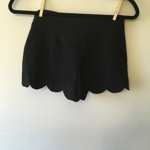 Scallop Edge Dress Shorts Sz Small
